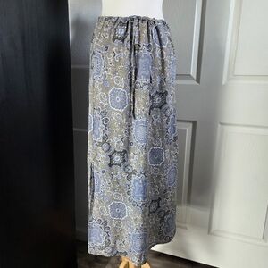 Old Navy vintage paisley maxi skirt with tie waist  100% cotton size 10